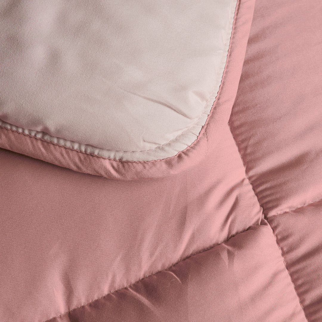 Zelesta Comfort Kids Duvet - Peach Pink & Dusty Pink, lifestyle photo in a children's bedroom