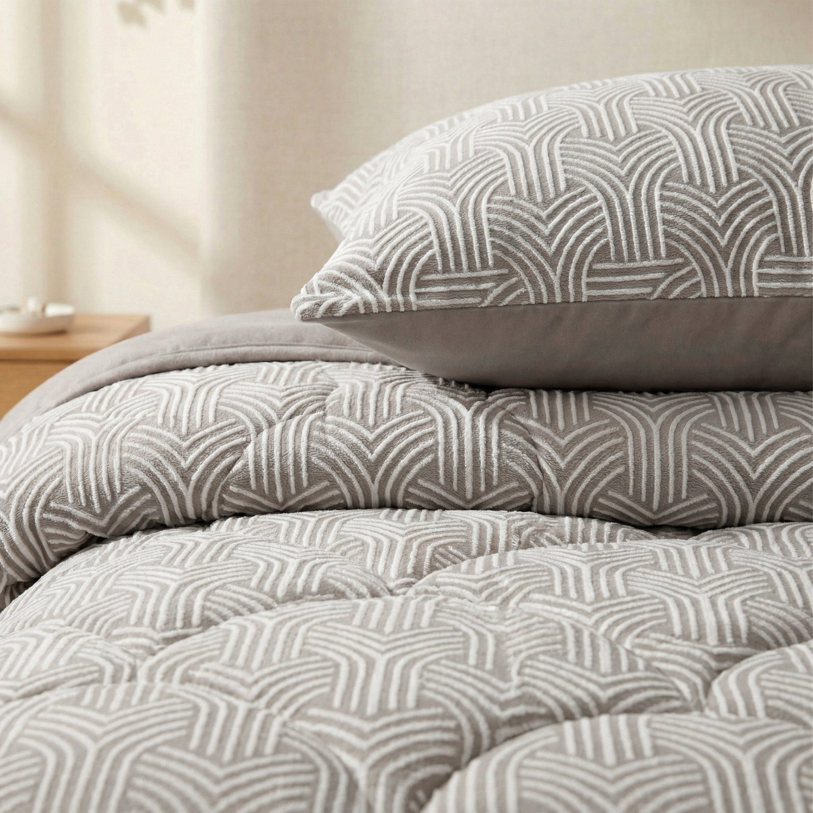 Zelesta Special Flannel Luxe Duvet - Taupe & Grey, close-up detail shot