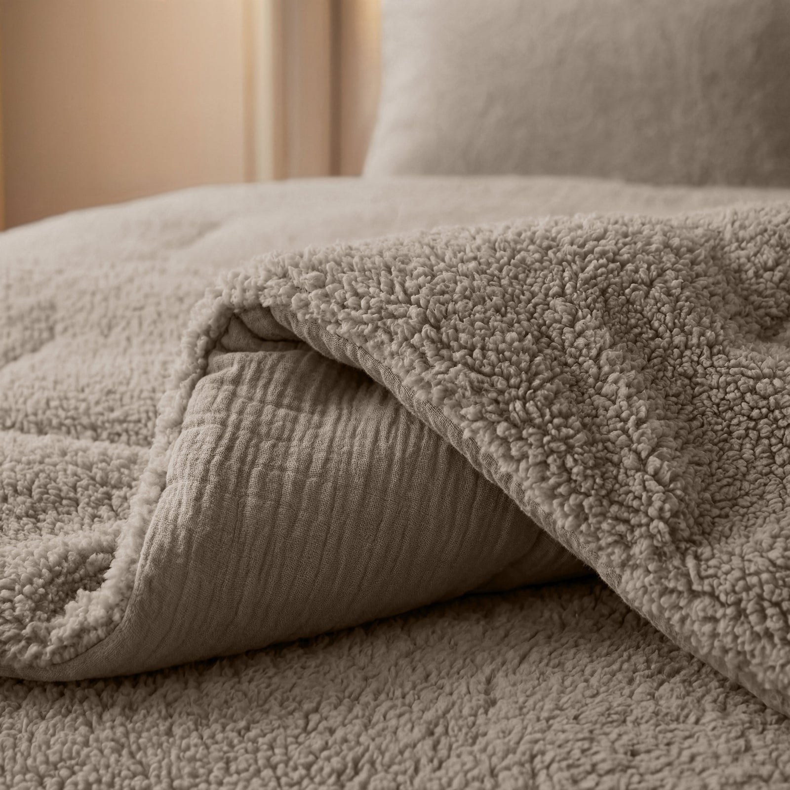 Zelesta Special Teddy Cotton Muslin Duvet - Taupe, lifestyle bedroom view