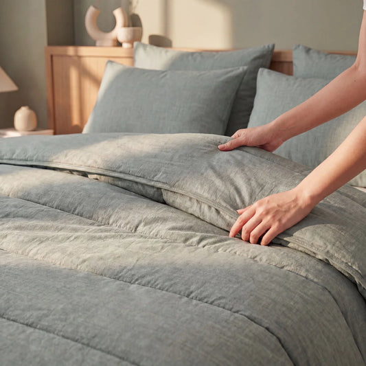 Zelesta Comfort Structure Summer Duvet in Green on a neatly made bed