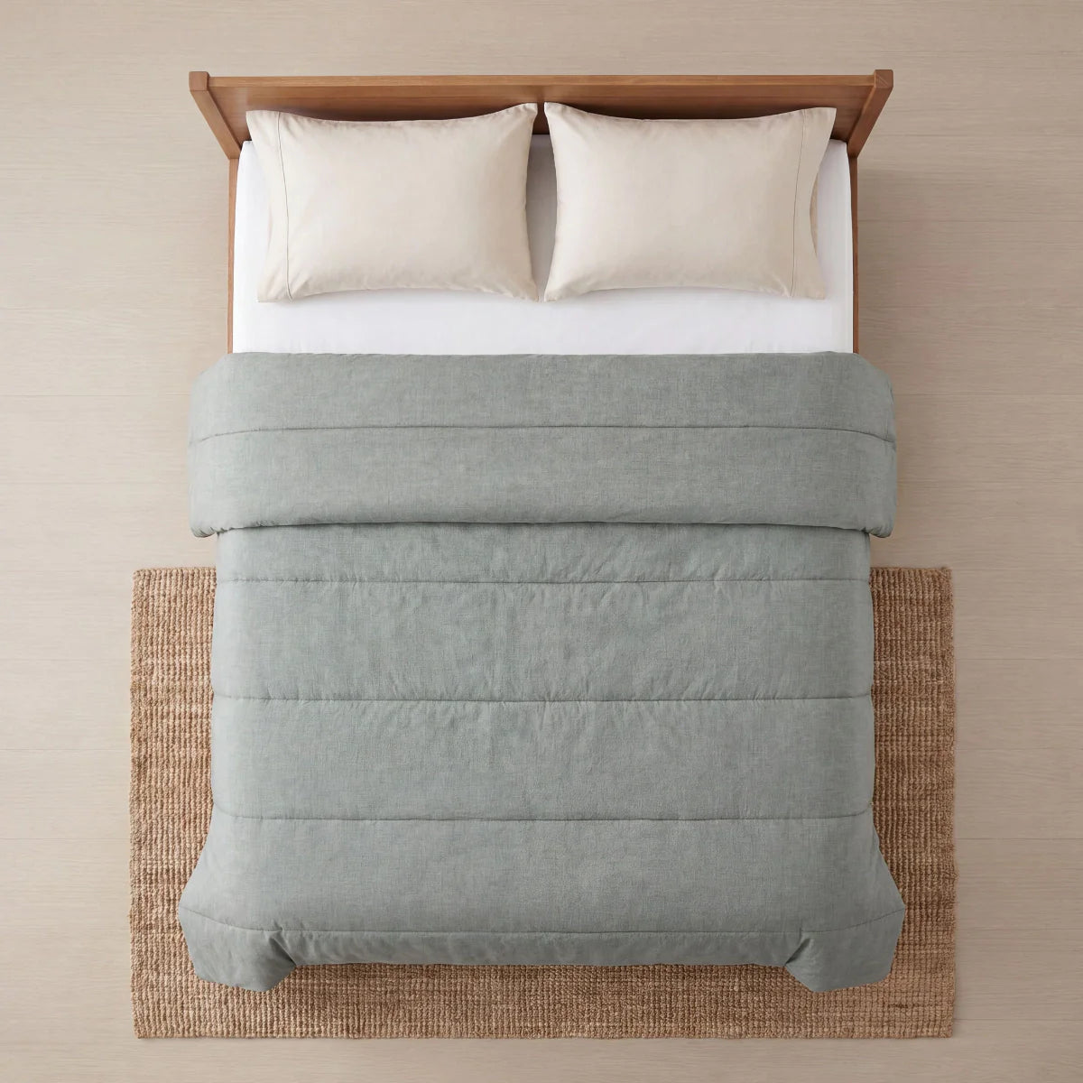 Close-up detail of the Zelesta Comfort Structure Summer Duvet - Green, showing the textured fabric surface