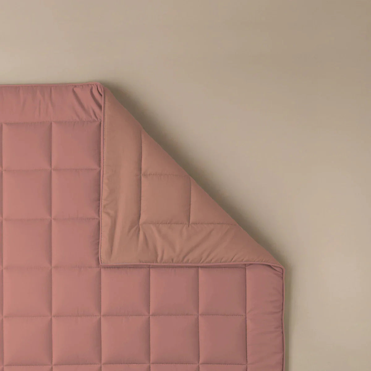 Zelesta Pure Duo Summer Cotton Duvet in Terracotta Pink & Earth Pink folded on a white background