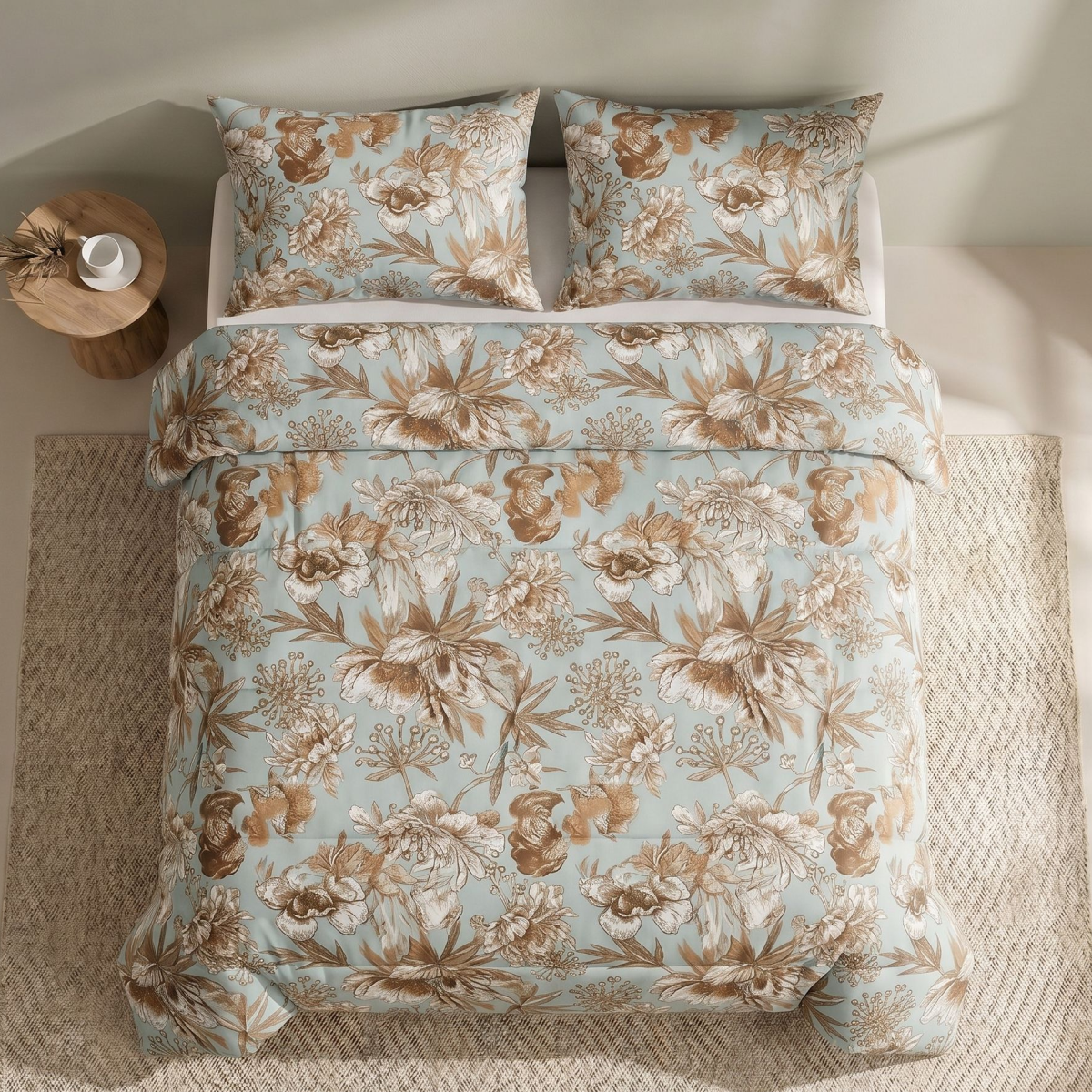 Zelesta Comfort Design Summer Duvet - Botanic Chic, product shot showing the elegant botanical print with stylised leaves and flowers