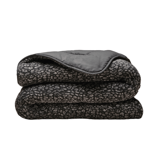 Zelesta Special Teddy Panther Duvet - Anthracite folded on a white background, showing the panther print pattern