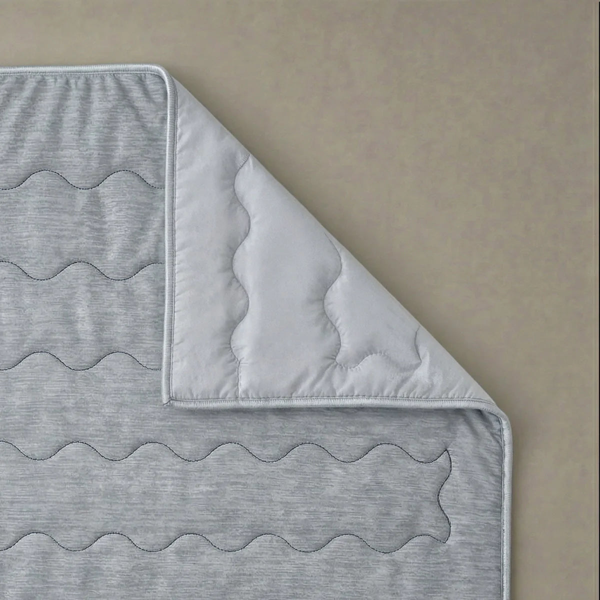 Close-up of the cooling blend fabric texture of the Zelesta Special Cooling Blend Summer Duvet in Warm Grey Linen