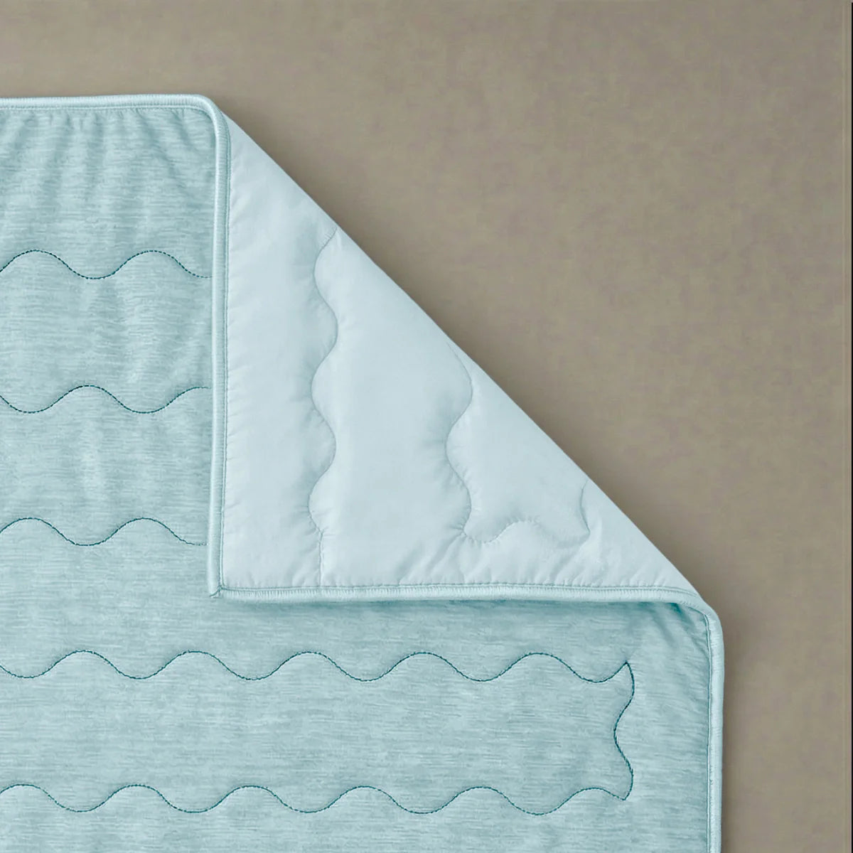 Close-up of the cooling blend fabric texture of the Zelesta Special Cooling Blend Summer Duvet in Fresh Mint Green