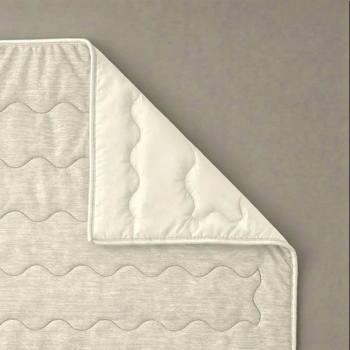 Close-up of the cooling blend fabric texture of the Zelesta Special Cooling Blend Summer Duvet in Ivory Sand