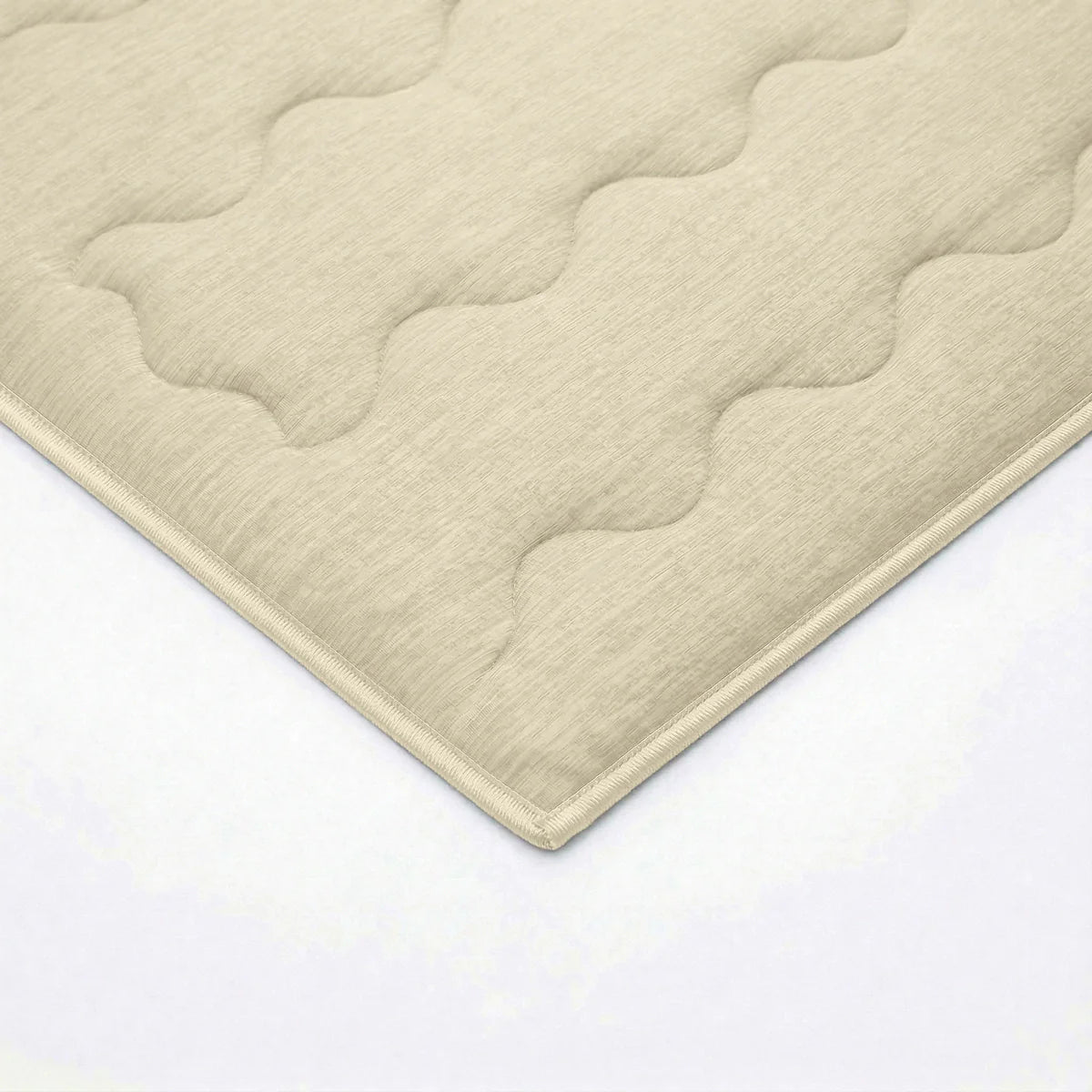 Close-up of the cooling blend fabric texture of the Zelesta Special Cooling Blend Summer Duvet in Ivory Sand