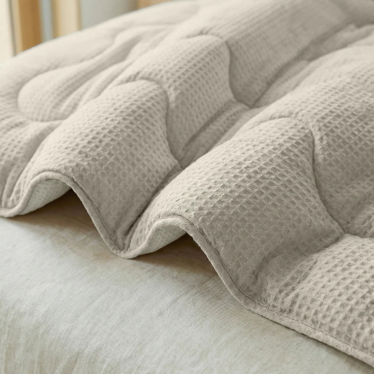 Close-up of the cooling fabric texture of the Zelesta Special Cooling Serene Summer Duvet in Cream White