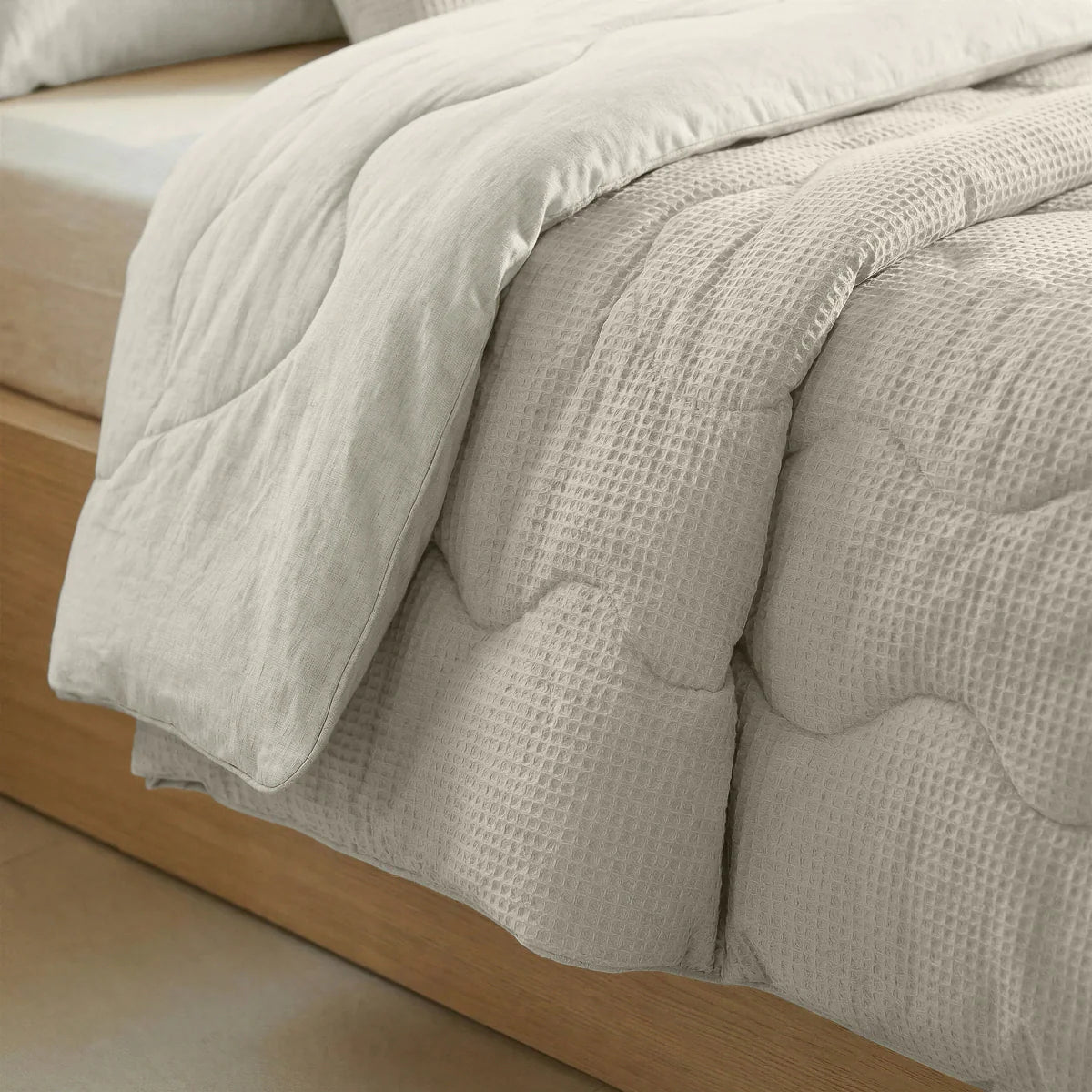 Close-up of the cooling fabric texture of the Zelesta Special Cooling Serene Summer Duvet in Cream White