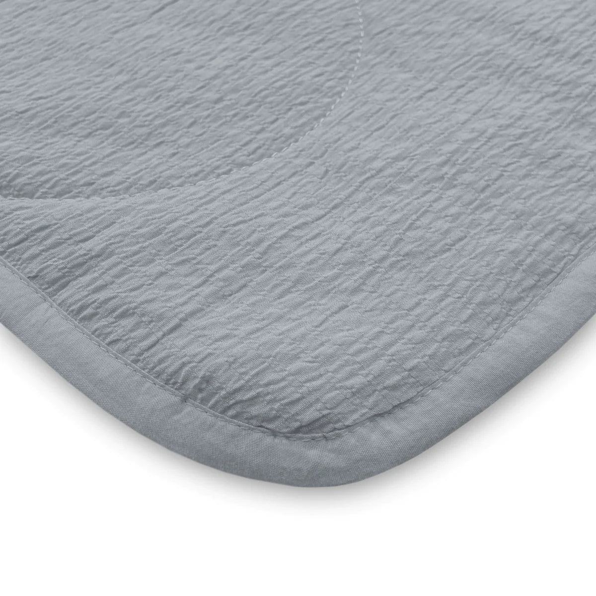 Macro close-up of the raised seersucker weave of the Zelesta Special Seersucker Summer Duvet