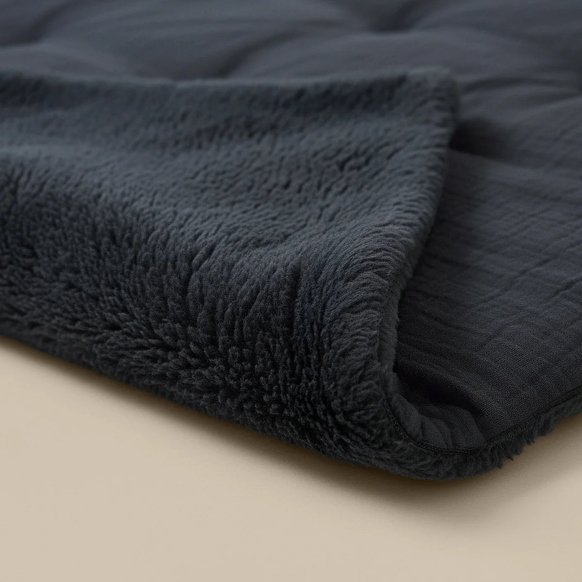 Macro close-up of the cotton muslin layer and soft teddy texture of the Zelesta Special Teddy Cotton Muslin Duvet