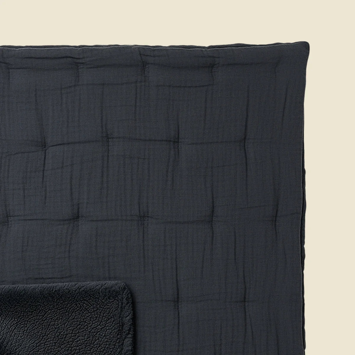 Zelesta Special Teddy Cotton Muslin Duvet - Anthracite folded on a white background, alternate view