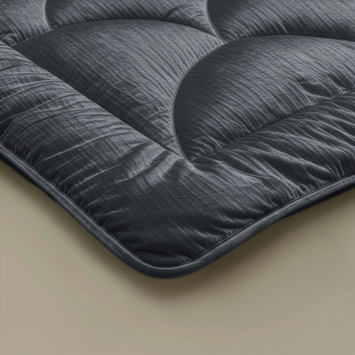 Macro close-up of the velvet pile and anthracite color of the Zelesta Special Velvet Chic Duvet