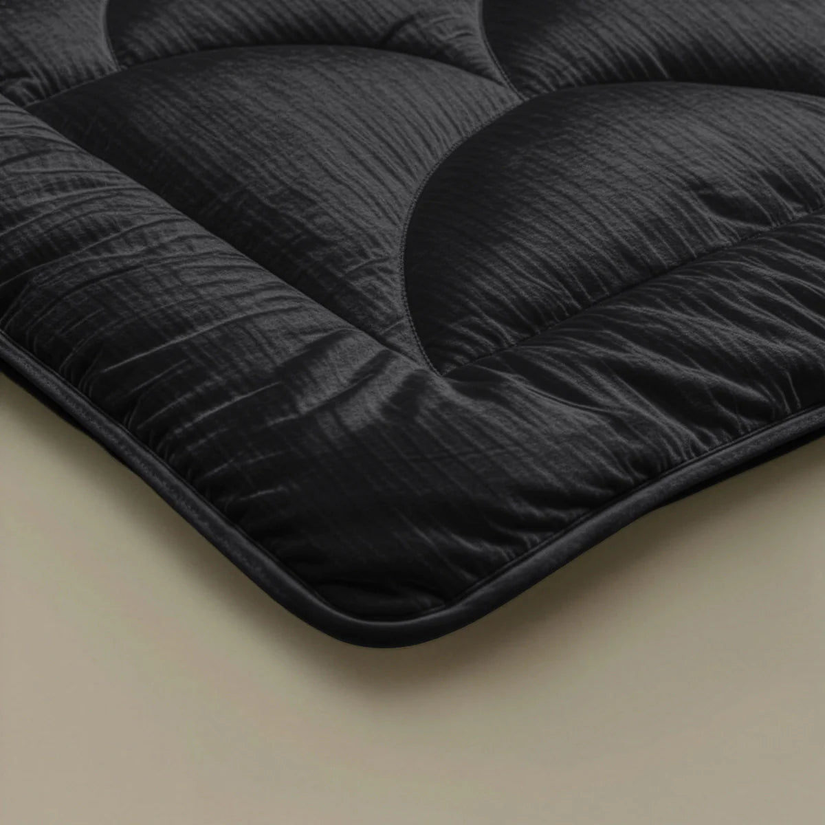 Macro close-up of the velvet pile and black color of the Zelesta Special Velvet Chic Duvet
